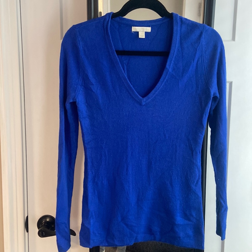 New York & company v neck sweater